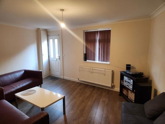 1 bedroom in a house share to rent - Photo 1