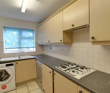 Albert Road, Bagshot, Surrey, GU19 - Photo 2