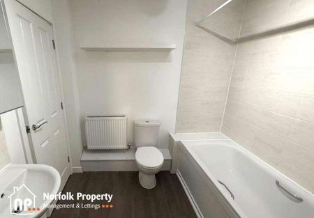 Blofield, NR13 - Photo 2