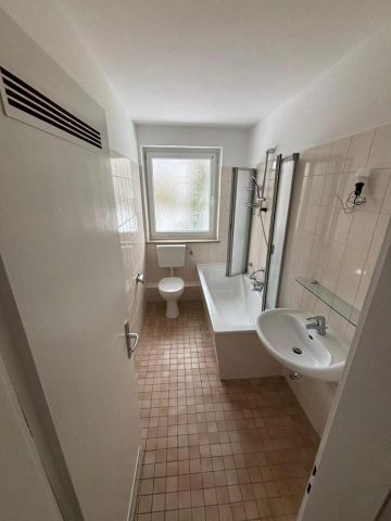 **Gemütlich und frisch RENOVIERT**4-Zimmerwohnung mit Balkon** - Photo 4