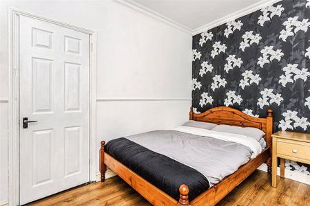 4 bedroom terraced house to rent - Photo 3