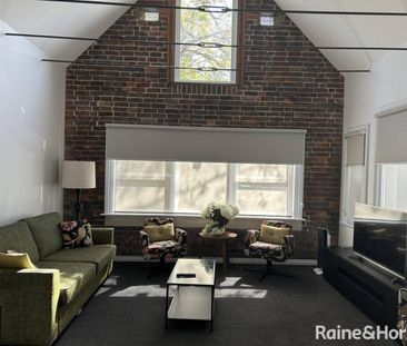 Furnished 2 Bedroom Cottage - Photo 2