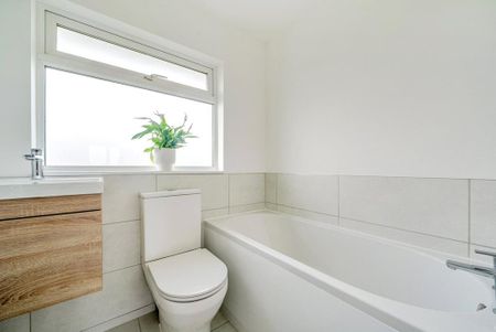 5 bedroom semi-detached house to rent - Photo 3