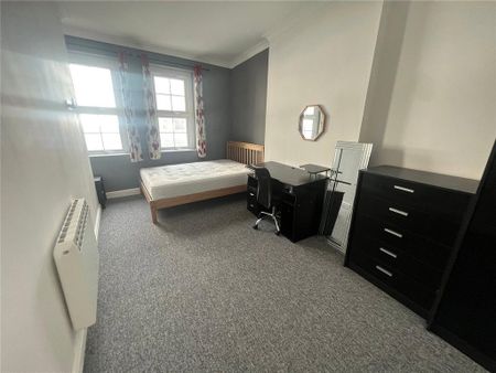 6 bedroom terraced house to rent - Photo 3