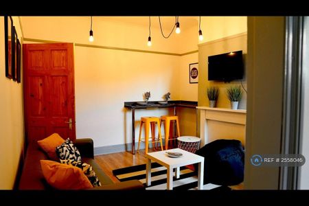 1 bedroom in a house share to rent - Photo 4