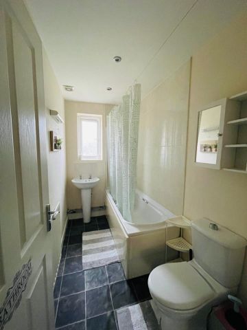 Room in a Shared House, Haymarket St, M13 - Photo 3