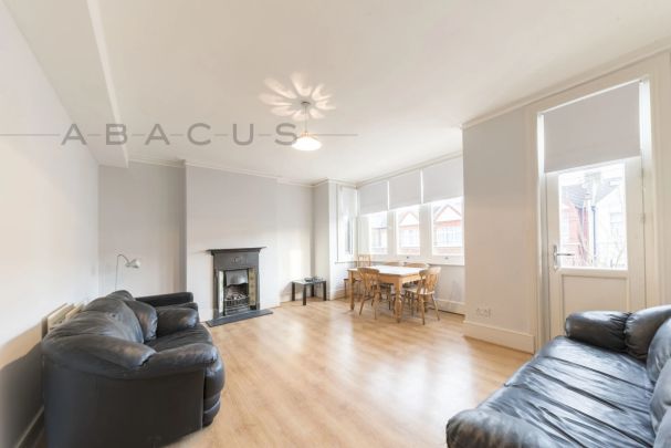 3 Bedroom Flat - Photo 1