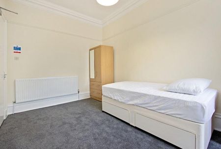3 bedroom flat to rent - Photo 5