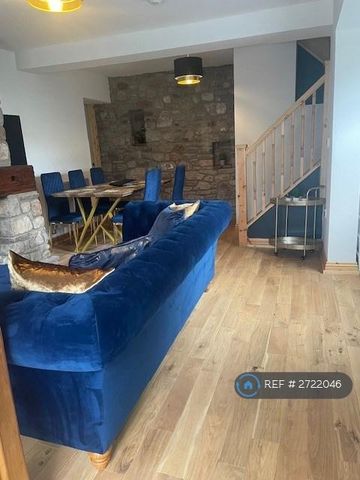 3 bedroom end of terrace house to rent - Photo 2