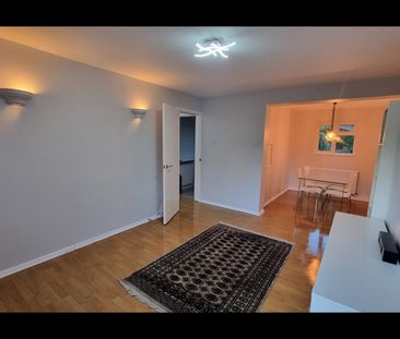 2 Bed Flat, St. Michael's Close, N3 - Photo 2