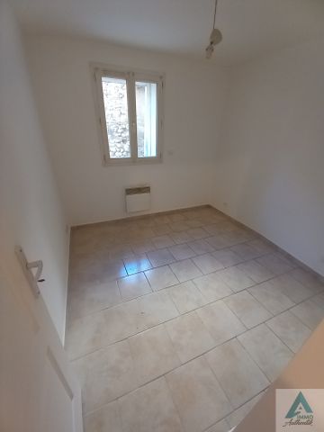 Location Appartement 3 pièces 50m² CUGES LES PINS 13780 - Photo 5