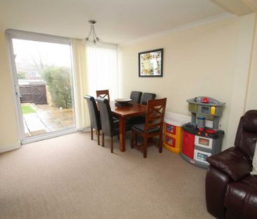 3 bed Terraced for rent - Photo 3