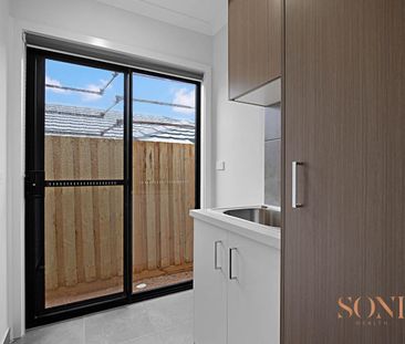 Beautifully Built Brand New Family Home in a Prime Mernda Location! - Photo 1