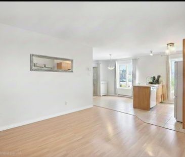 Condo 4½ à louer – Sainte-Catherine – 1 550 $ - Photo 2