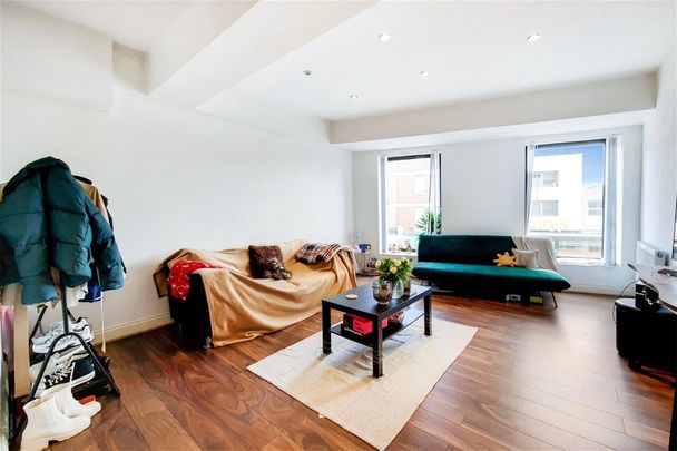 Balham High Road, Balham, SW12, London - Photo 1