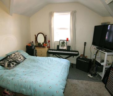32 BRUDENELL AVENUE Leeds - LS6 1HD - Photo 3