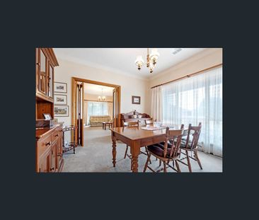 Immaculate Spacious Family Living with impressive gardens - Photo 5