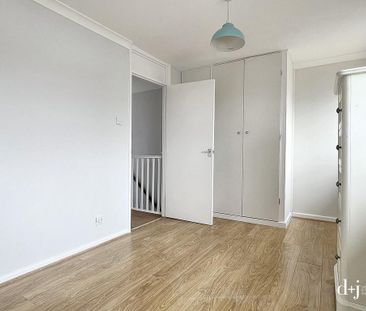 3 bedroom end of terrace house to rent - Photo 3