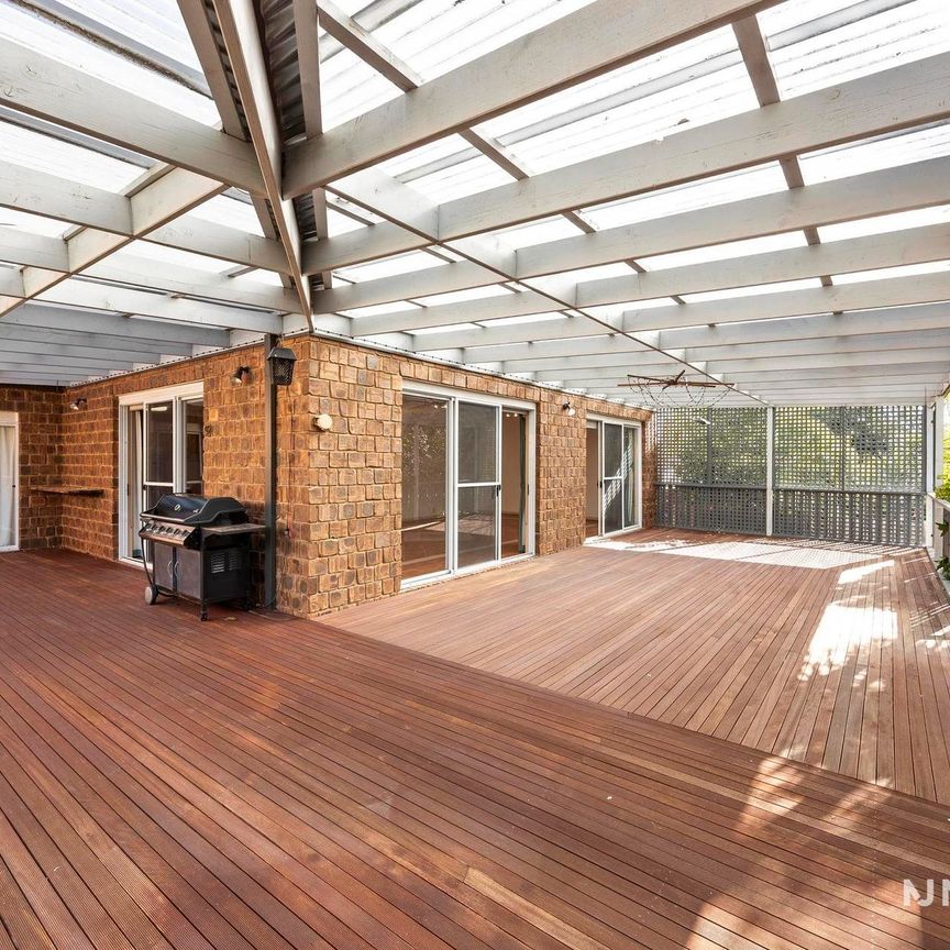 14 Cherrybrook Close, NUNAWADING - Photo 1