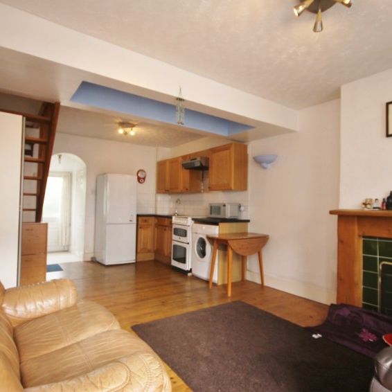 Station Road, Hounslow, Middlesex,TW3 - Photo 1