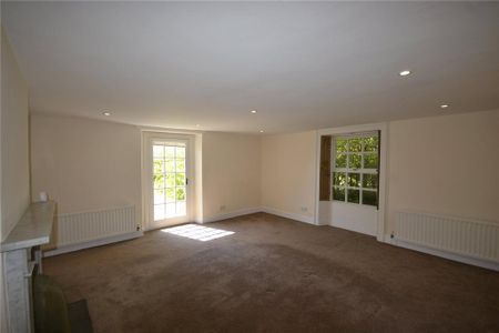 4 bedroom detached house to rent - Photo 4