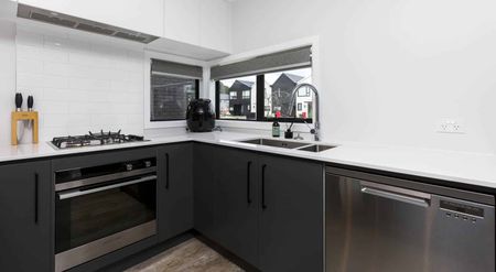 30 Doug Jensen Street, Wallaceville - Photo 3