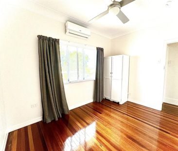 Great Size 3 Bedrooms Family House with Perfect Location - Photo 3