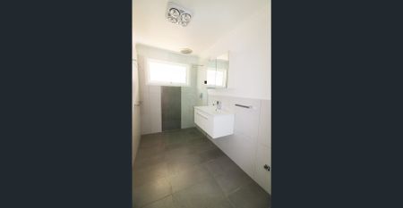 Affordable Living in a Prime Locale! Open for Inspection this Sunday at 12pm - 12:15pm! - Photo 2