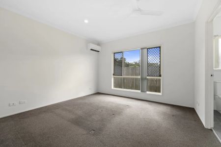 Large Open-Plan Home in Quiet Cul-de-Sac - Close to Shops & Transport - Photo 2
