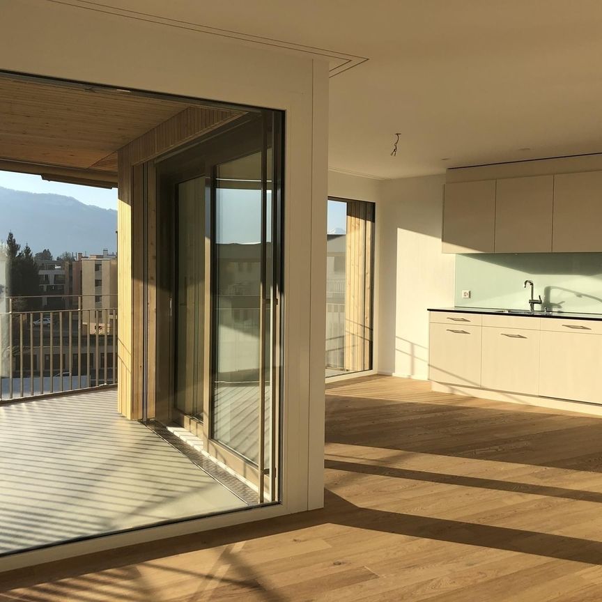 Grosszügige sonnige Wohnung mit Bergsicht, Strom Whg. Inkl. - Photo 1