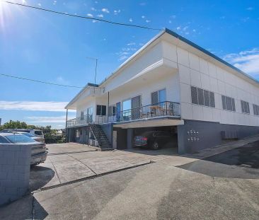 2/67 Hawthorne Street, Woolloongabba QLD 4102 - Photo 1