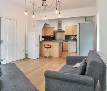 6 bedroom semi-detached house to rent - Photo 1