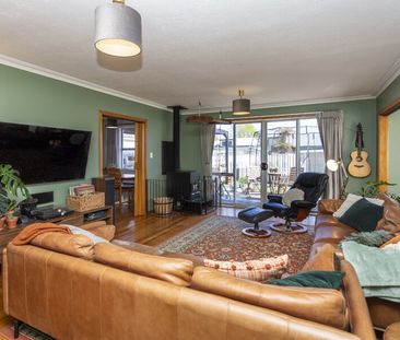 Pet friendly family home! - Photo 2