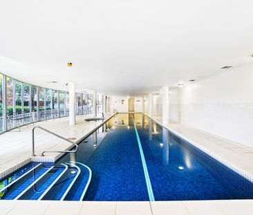 One Bedroom Loft-Type Apartment with New Floorboards - Photo 4