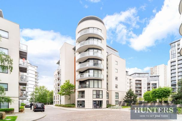 Pump House Crescent, Brentford - Photo 1