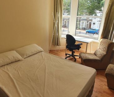 24 Ruthin Gardens, Cathays, Cardiff, CF24 4AU - Photo 4