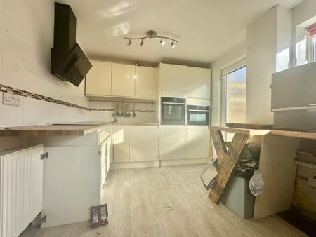 3 bedroom terraced house to rent - Photo 3