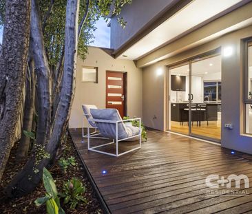2/21 Hazel Grove, Pascoe Vale, Vic 3044 - Photo 3