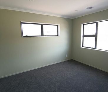 Churton Park 4 bedrooms plus study + 3 bathrooms - Photo 2