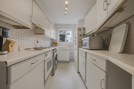 Queens Court, Queens Road, Richmond, Surrey, TW10 - Photo 3