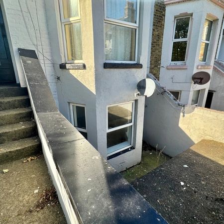 Westbrook Road, Margate, CT9 5AU, Kent - Photo 4