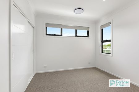 2/27 Hilda Lane, TAMWORTH NSW 2340 - Photo 2