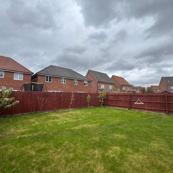 Basalt Lane, Wednesbury, WS10 - Photo 1