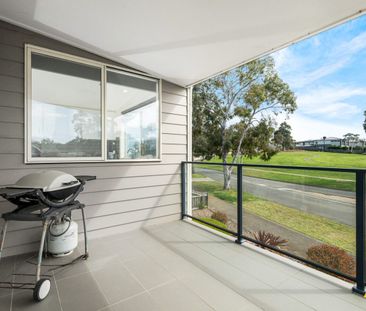 Stunning Double-Storey Home with Bay Views - Photo 6