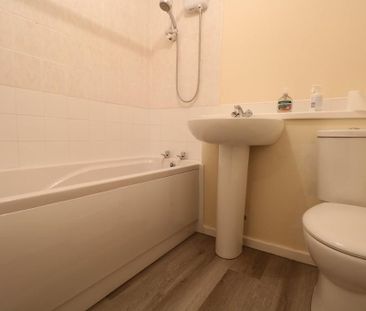 2 bedroom semi-detached house to rent - Photo 5