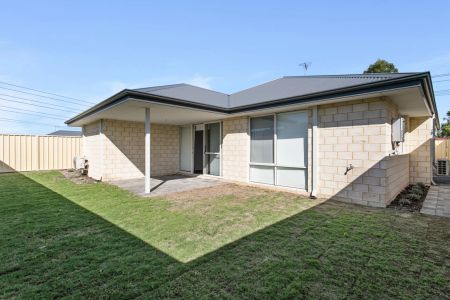 Sharehouse Living with Your Own Ensuite - Photo 3