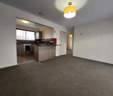 Tidy Two Bedroom Unit - Photo 6