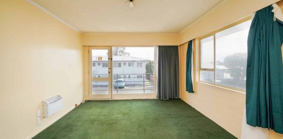 Bright and Private Rear Upstairs 2-Bedroom Unit - Photo 2