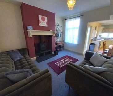 3 bedroom semi-detached house to rent - Photo 6