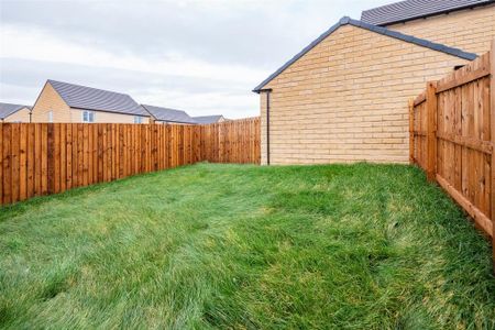 3 bedroom semi-detached house to rent - Photo 3